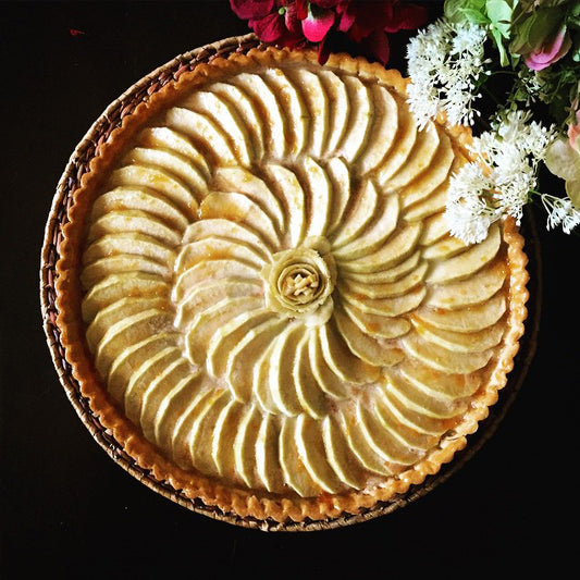 Gâteau aux fruits (pomme, raisins, etc.)*